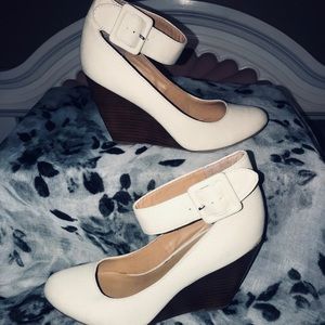 Mix No 6 wedged sandals size 8 Eggshell color